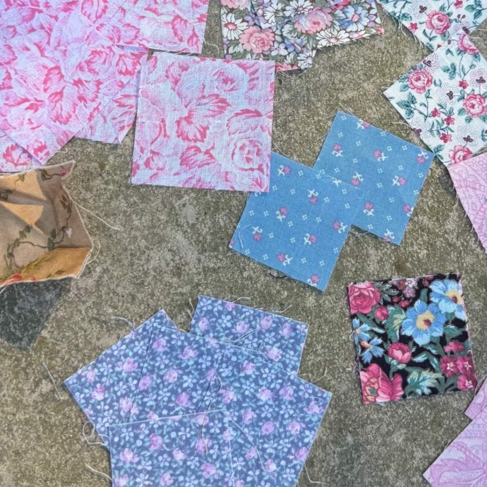 1.a.a.24 Vtg Fabric Squares Scraps Lot 2-2.5" Floral Quilt Patchwork Sew Crafts